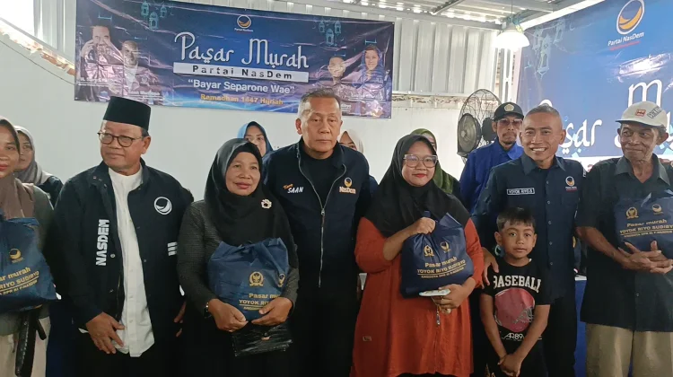 Safari Ramadan, Wakil Ketua DPR RI Saan Mustofa Bagikan Paket Sembako