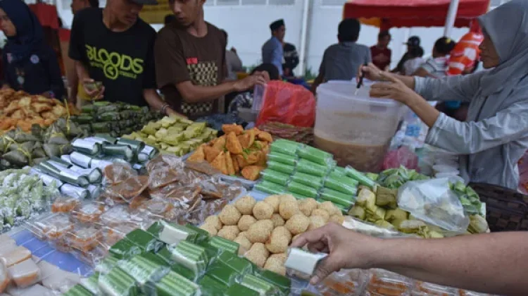 Bahaya Formalin di Balik Ramainya Pasar Takjil Ramadan