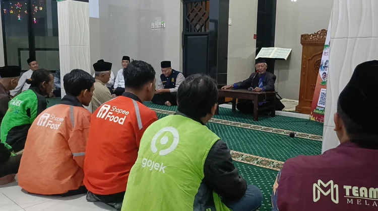 Kajian Iftar Ajak Komunitas Ojek Online di Batang Raih Pahala Ramadan