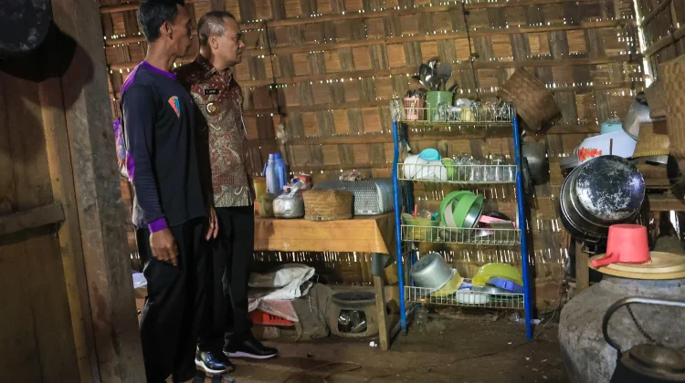 Kondisi Rumah Warga Susukan Reyot, Gubernur Jateng Pastikan Rehab Tahun ini