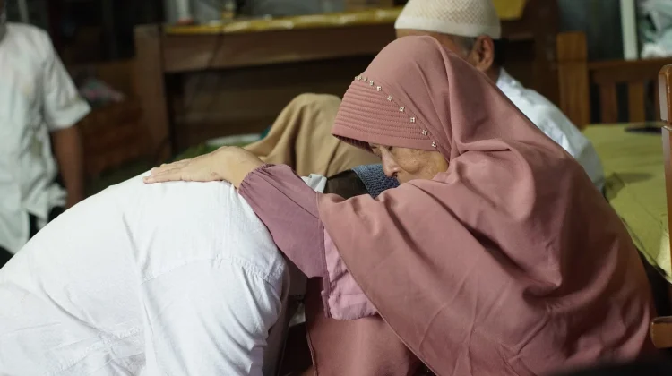 Jejak Sejarah dan Makna Sungkeman di Hari Kemenangan
