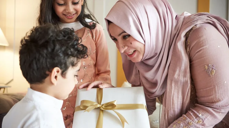 Menelusuri Jejak Sejarah Bingkisan Lebaran