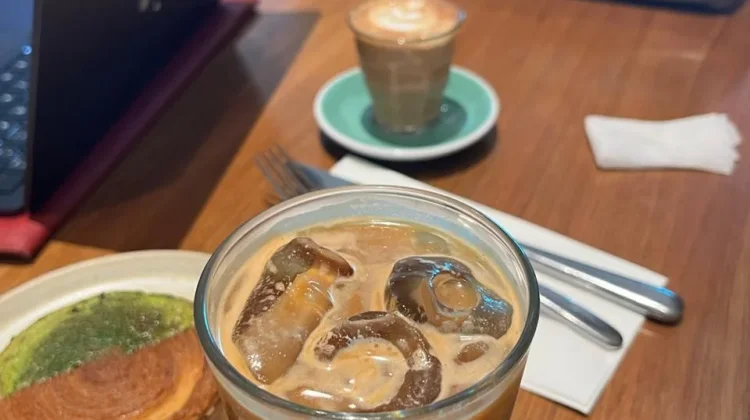 Fenomena Nongkrong di Kafe: Lebih dari Sekadar Secangkir Kopi