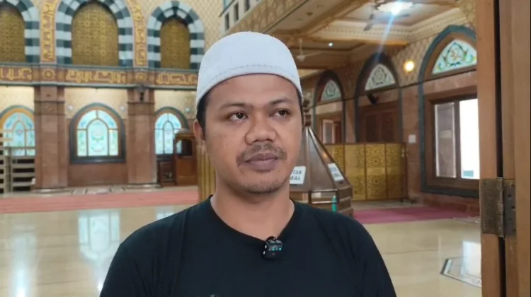 Masjid Al Fairuz Pekalongan Sediakan Takjil Bagi Musafir