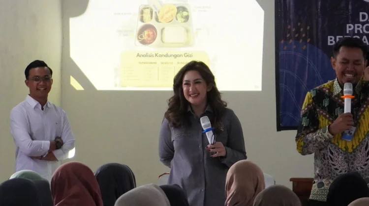 Nafa Urbach Sosialisasikan MBG ke Warga Desa Wadas Temanggung
