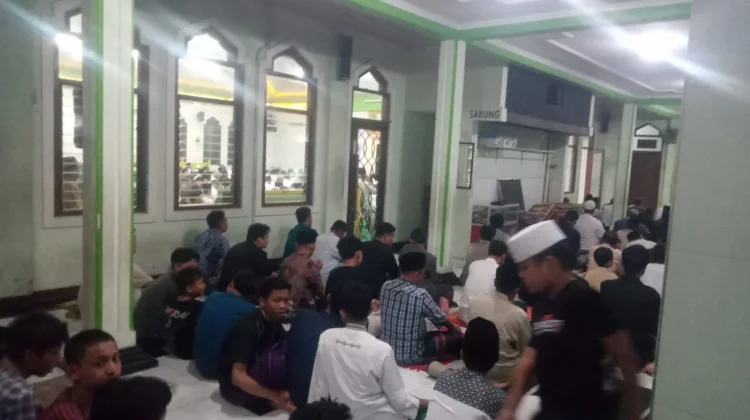 Kajian Ahad Sore, Masjid Alqodar Semarang Bahas Hakikat Penciptaan Manusia