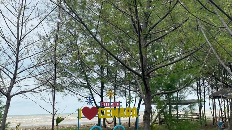 Menjelajahi Keindahan Pulau Cemara di Brebes
