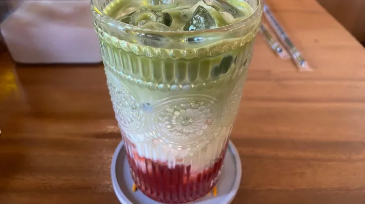 Matcha Strawberry Latte, Minuman Kekinian yang Segar dan Estetik