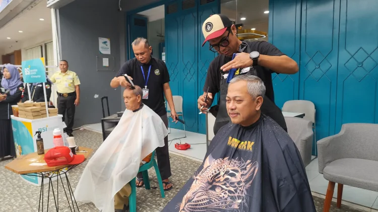 MES Pekalongan Bagikan 1.000 Takjil dan Gelar Potong Rambut Gratis