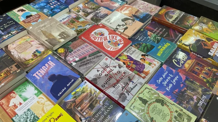 Buku Fiksi Jadi Favorit Bacaan Anak Muda