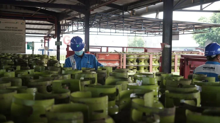 Warga Semarang Keluhkan Sulitnya Cari Stok LPG Subsidi Tiga Kilogram