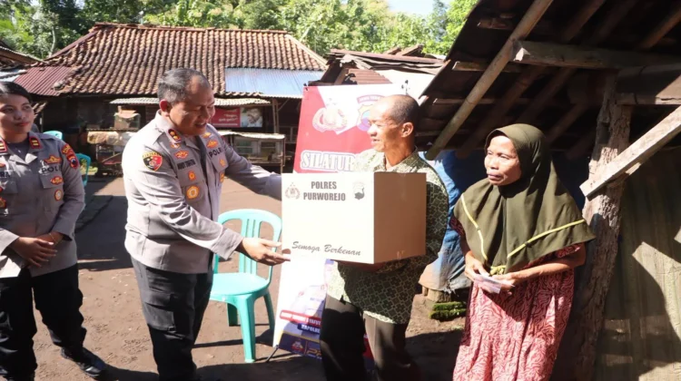Among Wargo, Wujud Kepedulian Kapolres Purworejo kepada Lansia