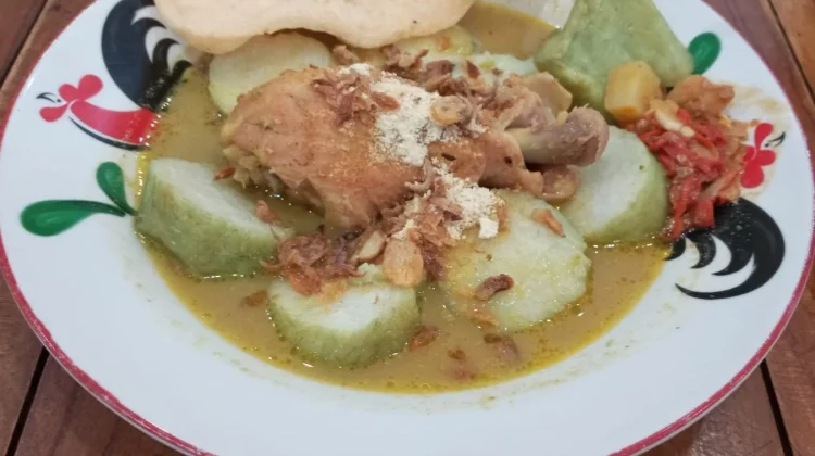 Resep Rumahan Lontong Opor Ayam yang Gurih Lembut
