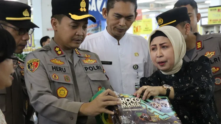 Kapolres Kudus Sidak Swalayan Jelang Lebaran, Pastikan Makanan Layak Konsumsi