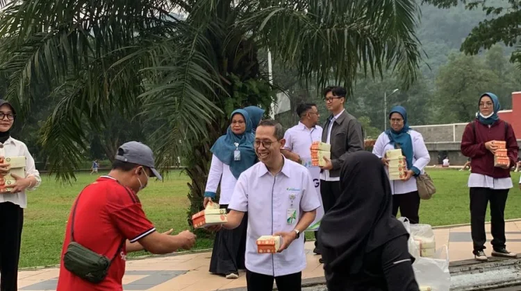 Ramadan Berkah, BPJS Ketenagakerjaan Ungaran Berbagi Takjil