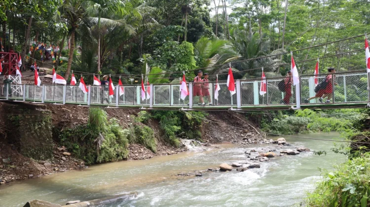 Jembatan Gantung Garuda Purworejo Jadi Akses Utama Warga
