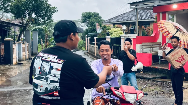 Tunjukkan Kepedulian, Karang Taruna Candiareng Bagikan Takjil