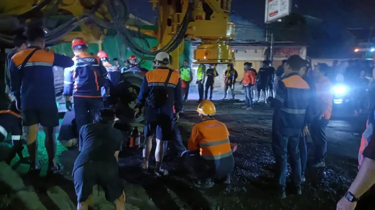 Gangguan Perjalanan KA akibat Truk Trailer Menghalangi Jalur KA