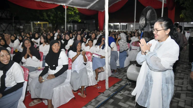 Hadiri Tarling, Agustina Bagikan 300 Al-Qur'an di Lapas Perempuan