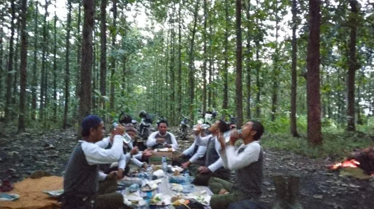 Jaga Hutan di Bulan Ramadan, Rimbawan Berbuka Puasa di Tengah Hutan