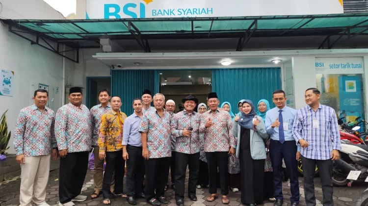 Santuni Anak Yatim, Masyarakat Ekonomi Syariah Pekalongan Bagikan 700 Takjil