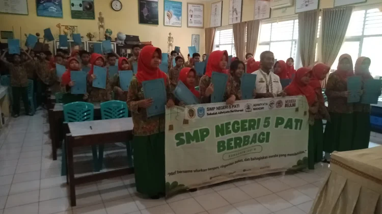 Ramadan Peduli, SMPN 5 Pati Salurkan Santunan untuk Siswa Yatim dan Duafa