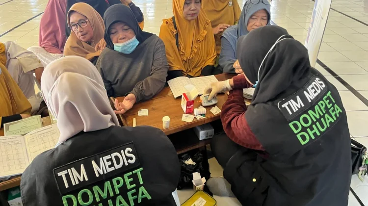 Layanan Kesehatan Gratis Dompet Dhuafa Bantu Lansia Jaga Kondisi Tubuh Saat Puasa