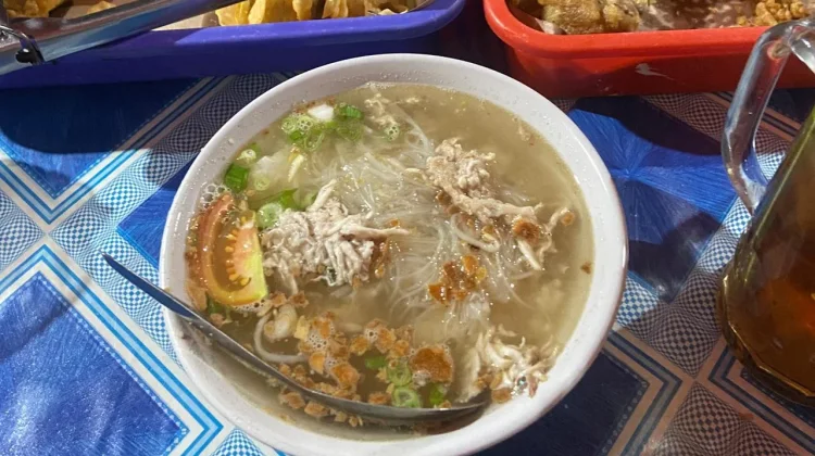 Semangkuk Soto Dikala Dinginnya Malam setelah Hujan