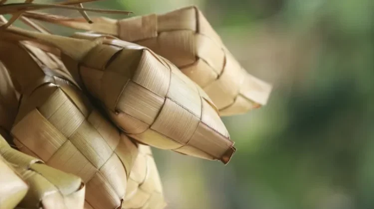 Tips Membuat Ketupat Anti Gagal