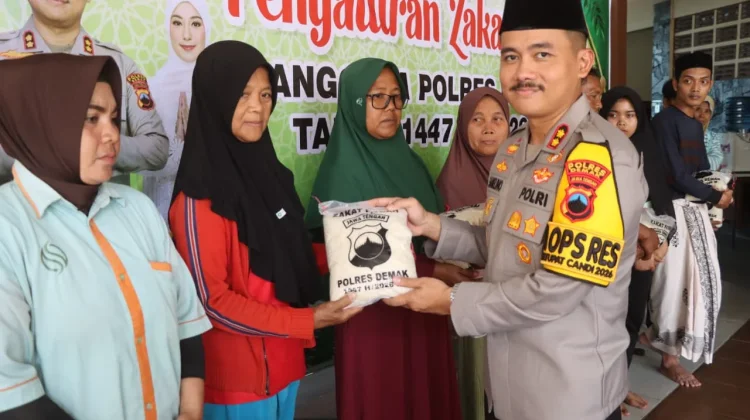 Peringati Nuzulul Quran, Polres Demak Bagikan 3.000 Kg Zakat Fitrah