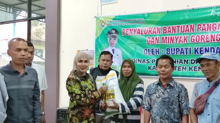 Pemkab Kendal Salurkan Bantuan Pangan untuk Lebaran