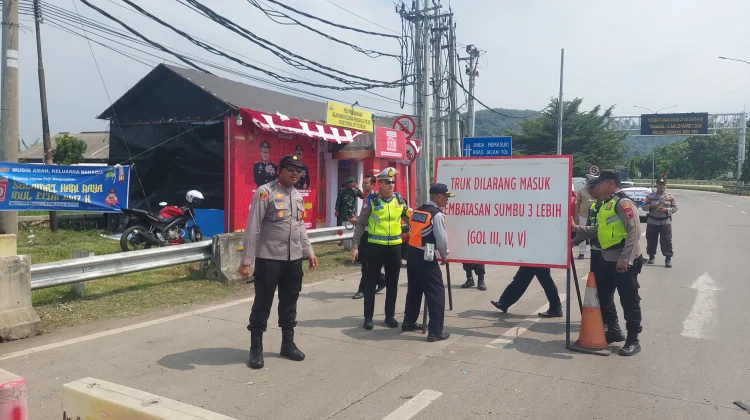 Kapolres Kendal Kunjungi Pos Lebaran, Cek Personel dan Kelengkapan Sarpras