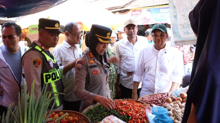 Sidak Pasar, Kapolres dan Bupati Batang Ungkap Harga Kebutuhan Pokok Stabil