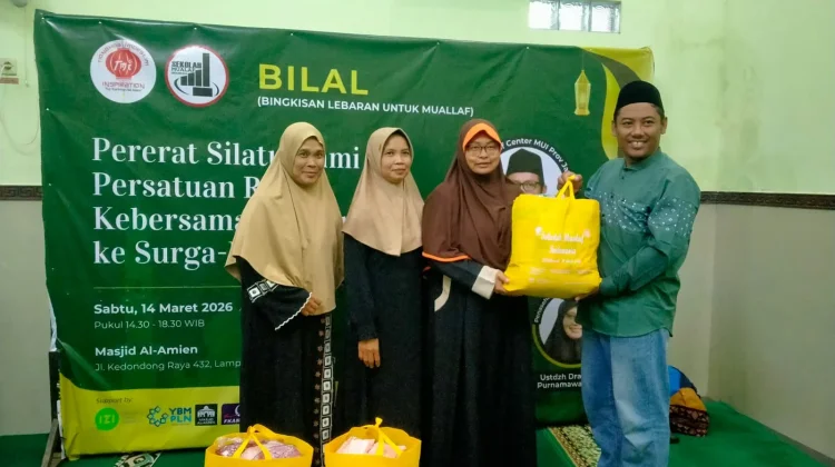 Sekolah Mualaf Indonesia Berikan Bingkisan Lebaran Kepada 150 Mualaf