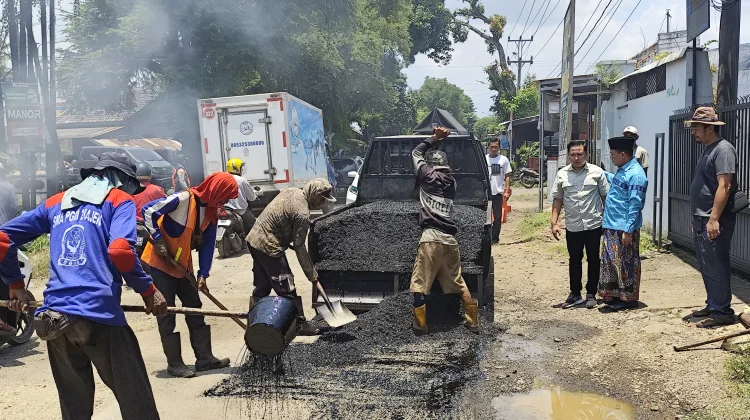 Pemkab Pekalongan Pastikan H-3 Lebaran Perbaikan Jalan Rampung