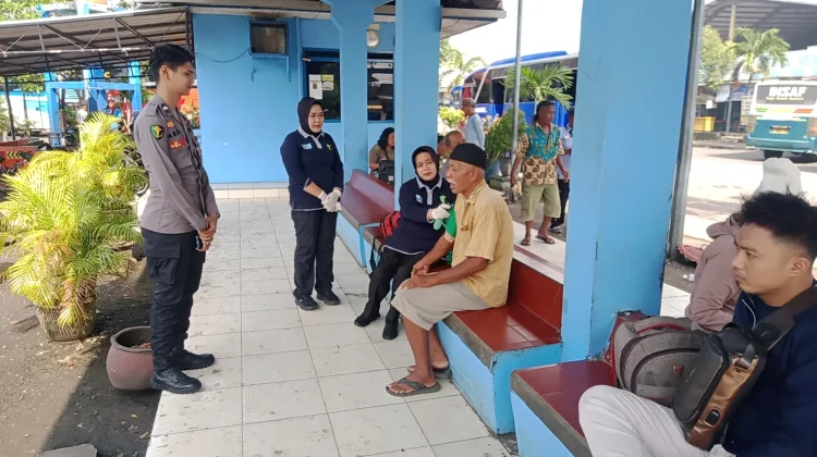 Dokkes Polresta Pati Layani Periksa Kesehatan Gratis di Terminal Pati
