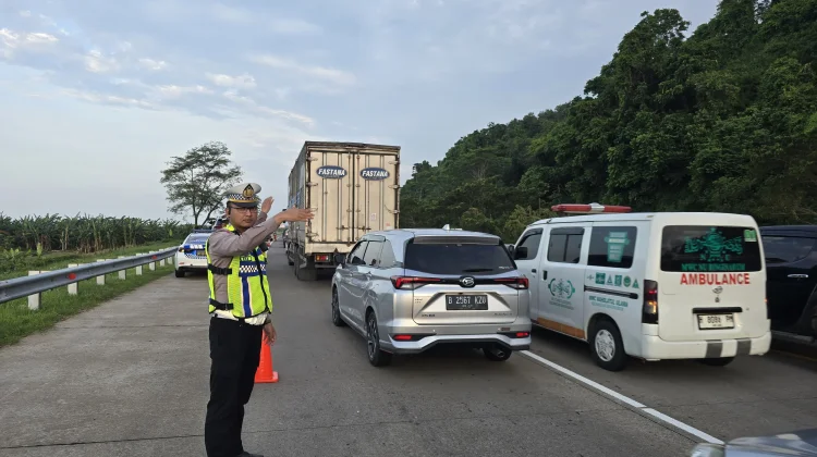 Laka Beruntun Tol Batang - Semarang, Picu Kemacetan Panjang