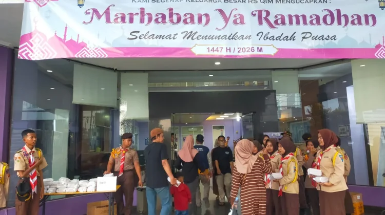 Sasar Ruang Publik, Kwarran Batang Bagikan Ratusan Takjil