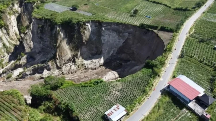 Sinkhole, Bagaimana Terjadinya dan Apa Bahayanya?