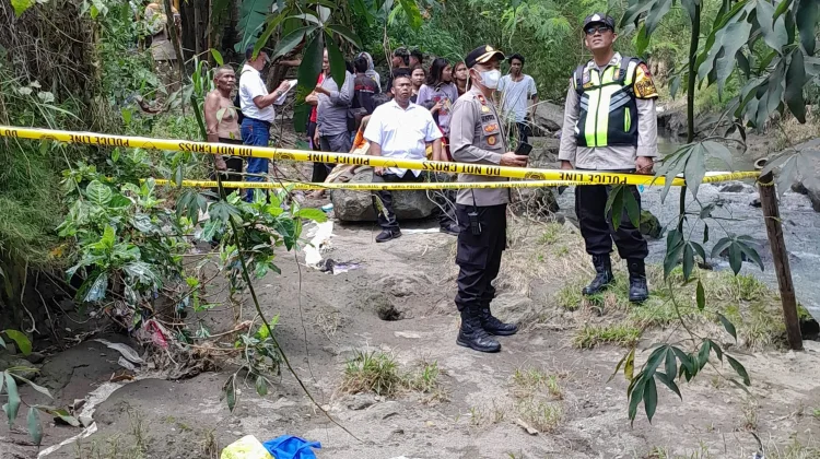 Jasad Bayi Terbungkus Kain Pel Dibuang ke Sungai