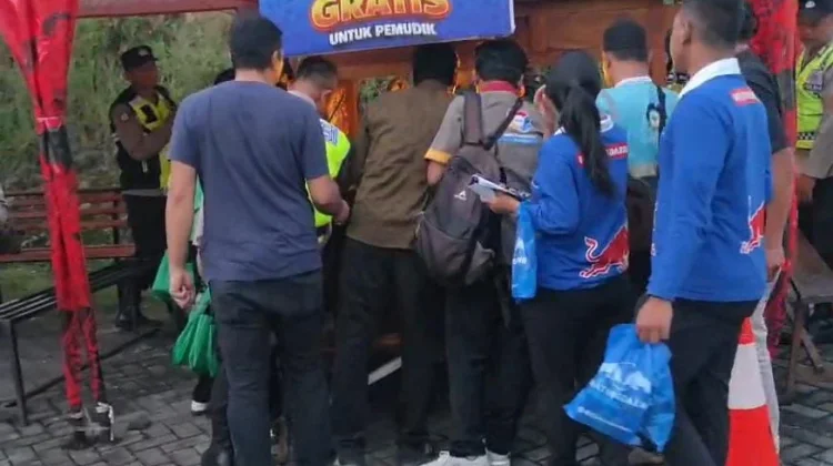 Polres Semarang Sediakan Angkringan Gratis Bagi Pemudik