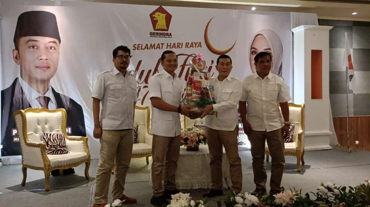 Pererat Kebersamaan, DPC Gerindra Purworejo Bagikan Parsel Lebaran untuk Kader