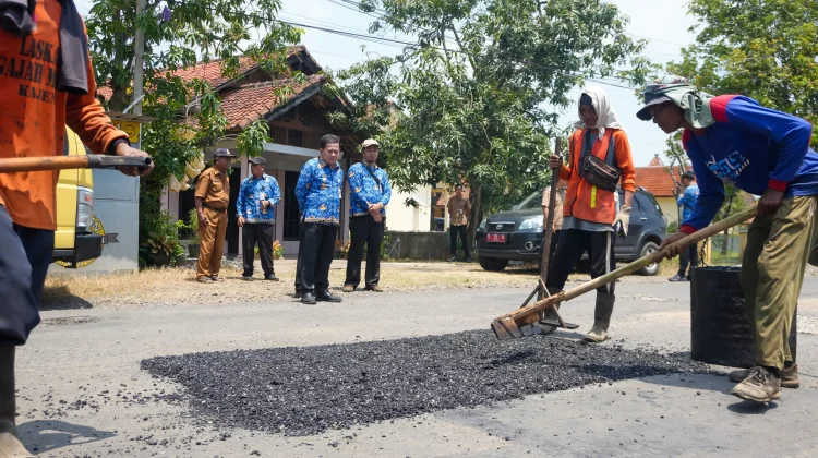 Perbaikan Ruas Jalan Sragi–Pait Dipastikan Rampung Sebelum Lebaran
