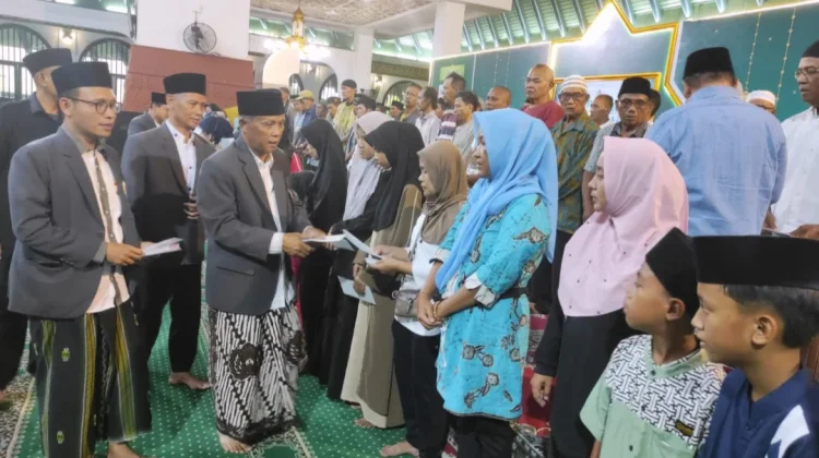 LAZ MAJT Salurkan Zakat Perdana, 99 Mustahik Jadi Penerima Awal