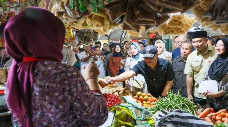 Pantau Harga Bapok H-2 Lebaran, Gubernur Jateng Klaim Masih Terkendali