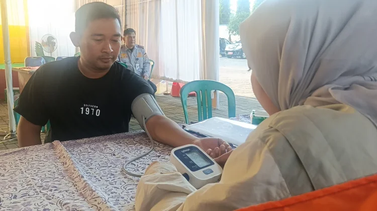 Lelah Mengemudi 5 Jam, Pemudik Serbu Pos Kesehatan di Rest Area Dishub Batang