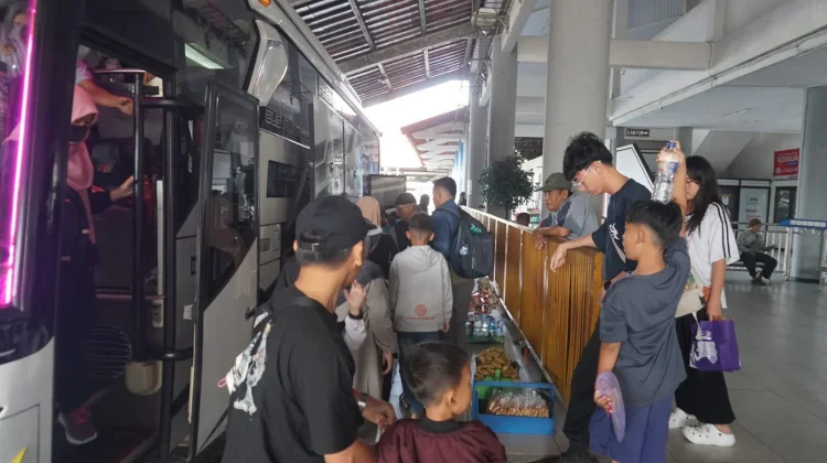 Puncak Mudik 1447 H, Penumpang di Terminal Pekalongan Naik 30 Persen