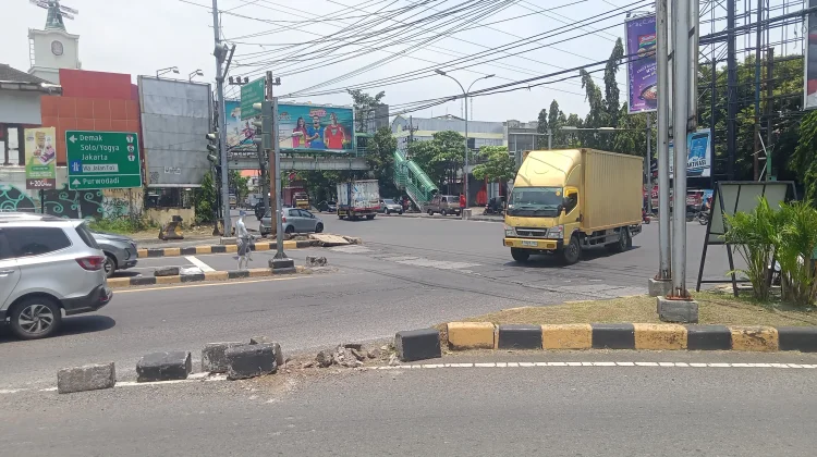 Pemberlakuan One Way, Pospam Exit Tol Gayamsari Lakukan Buka Tutup