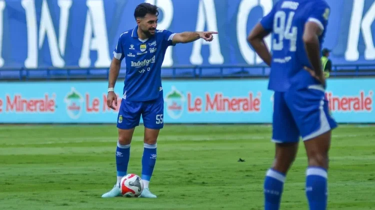Bek Persib Bandung Frans Putros akan Penuhi Panggilan Timnas Irak di Piala Dunia