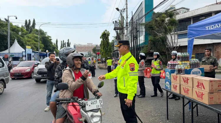 H-1 Lebaran, Arus Mudik di Jalur Pantura Pekalongan Masih Tinggi